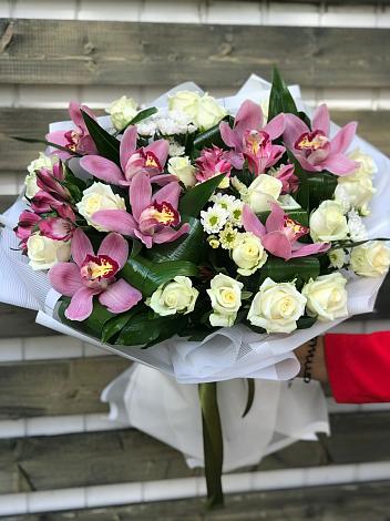 Букет цветов из: Розы и Хризантемы в Приозерске