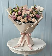 Букет цветов из:  Розы и Лизиантусы в Приозерске