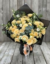 Букет цветов из:  Розы и Лизиантусы в Приозерске