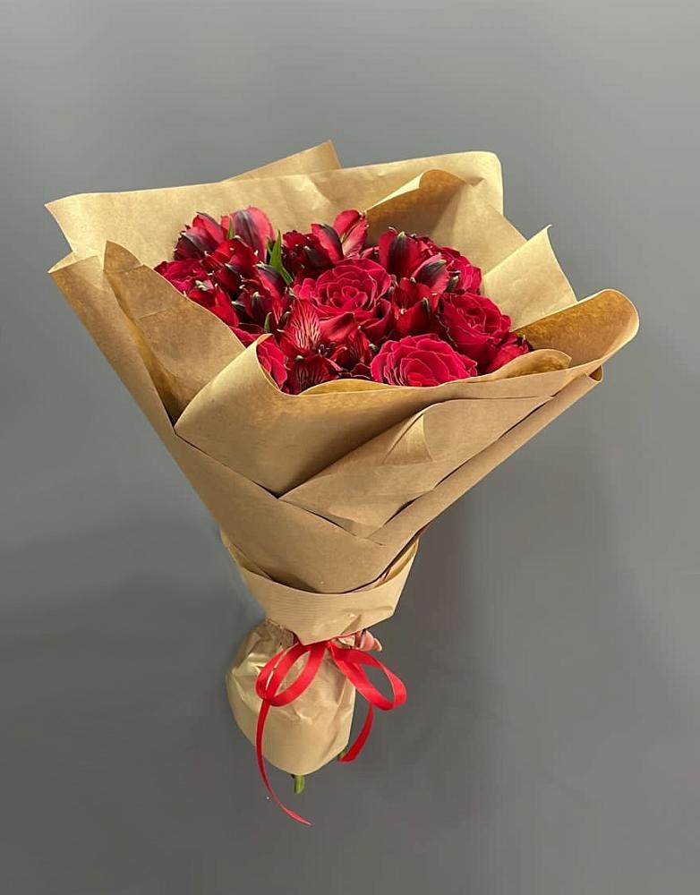 Букет цветов из: Альстромерии и Розы в Приозерске