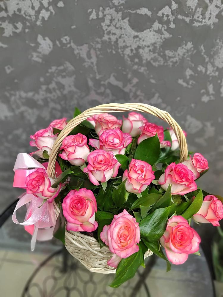 Цветочная композиция из Розы в корзине в Приозерске