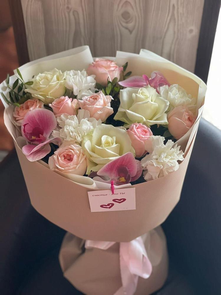 Букет цветов из: Орхидеи, Розы и Гвоздики в Приозерске