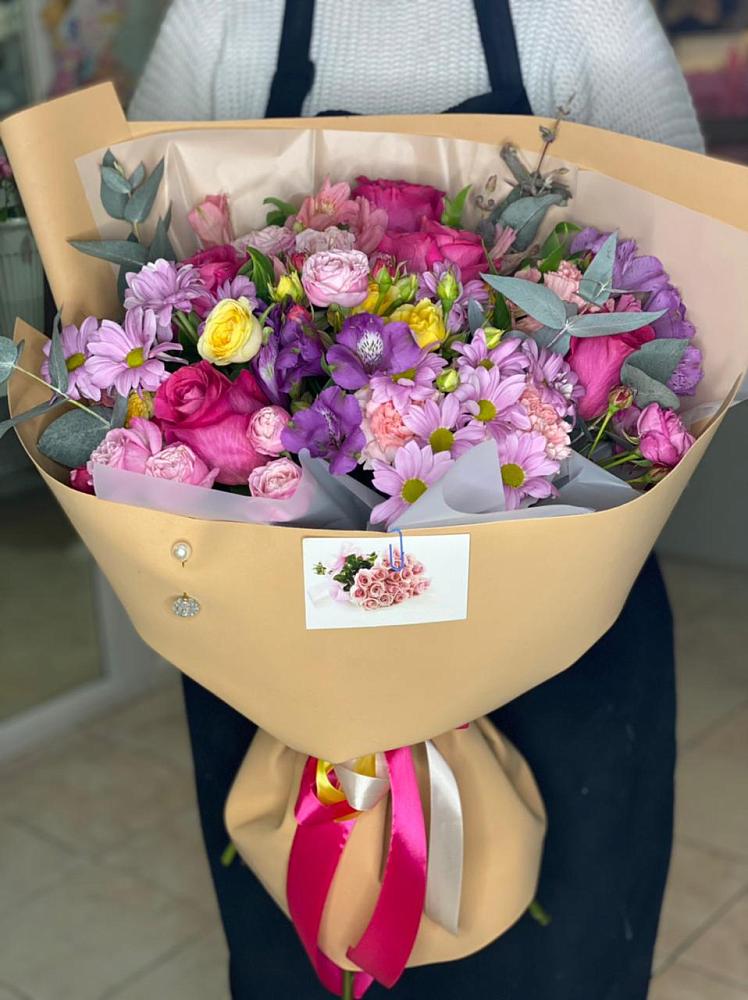 Букет цветов из: Хризантемы, Гвоздики и Альстромерии в Приозерске