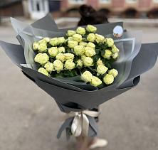 Букет Белые кустовые розы Солинеро в Приозерске