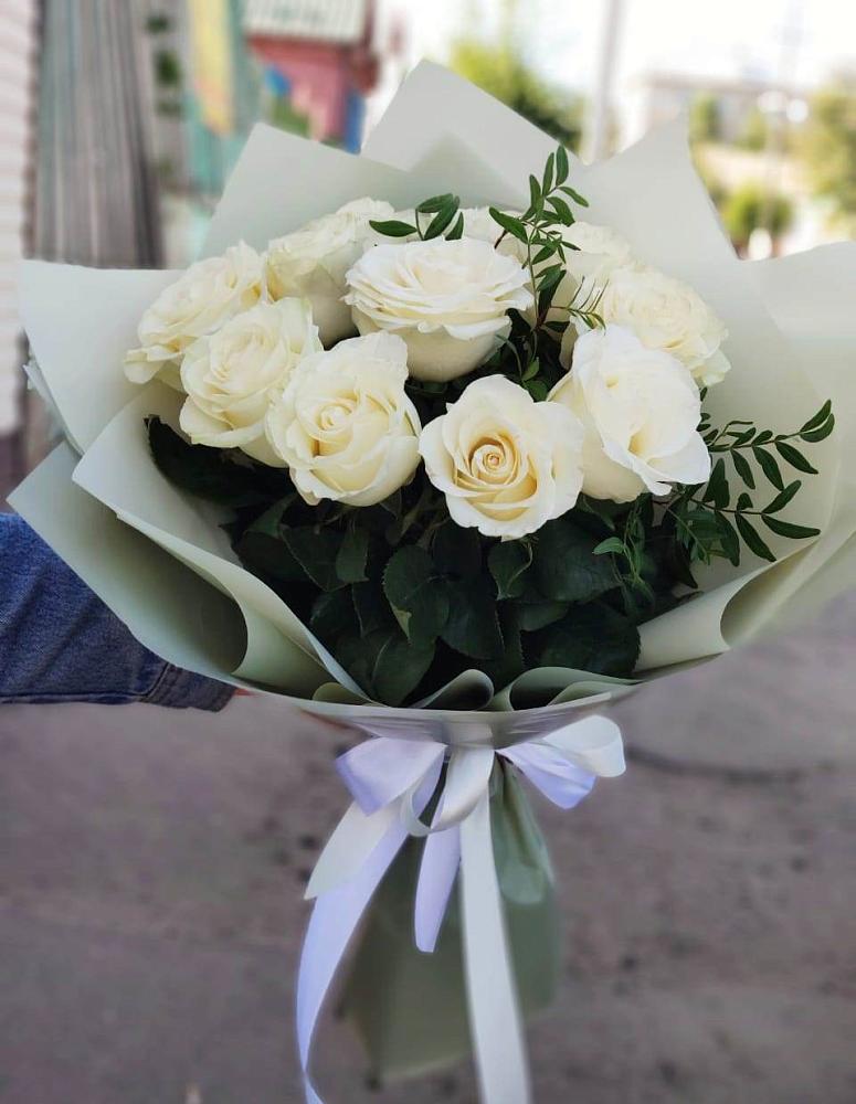 Букет Белые розы Проуд в Приозерске