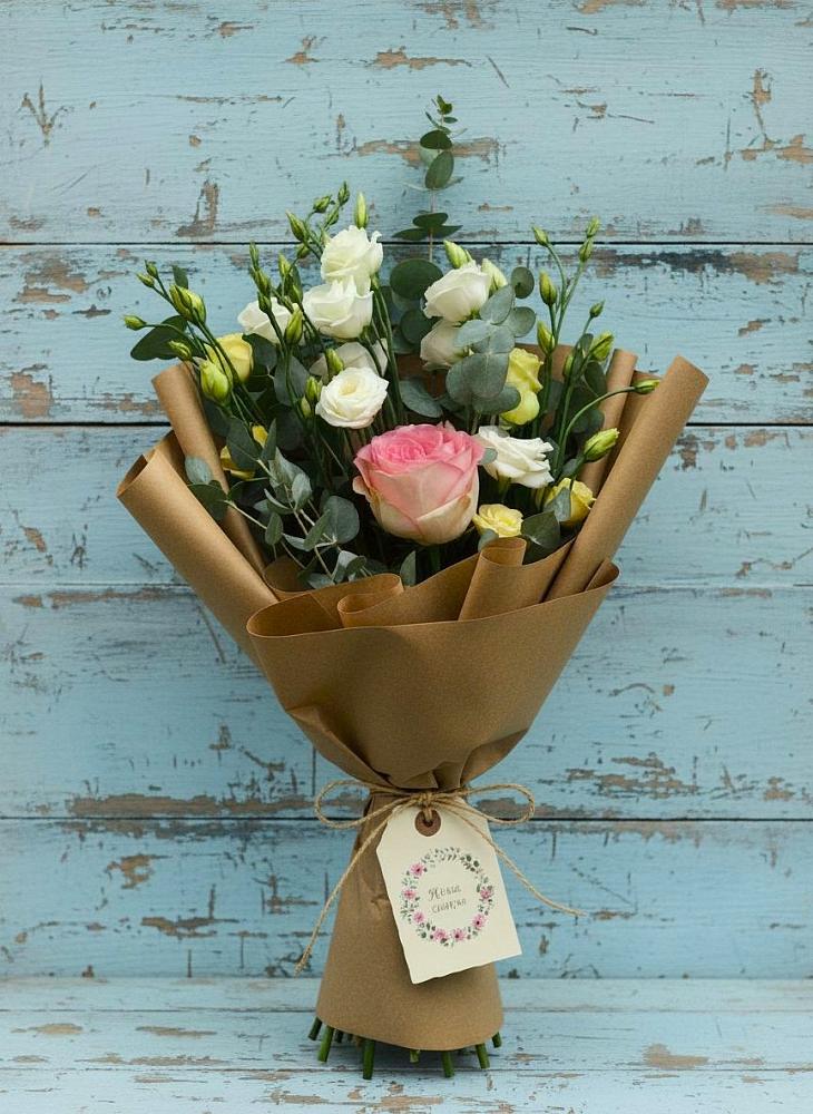 Букет цветов из: Розы и Лизиантусы в Приозерске