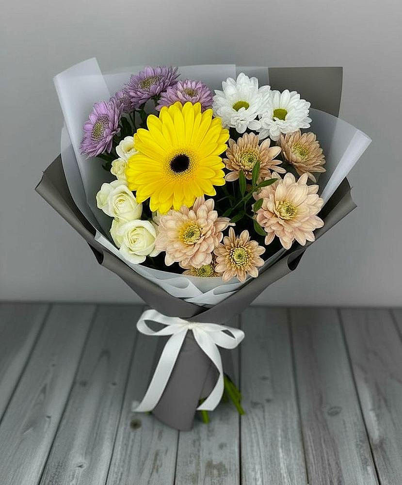 Букет цветов из: Розы, Герберы и Хризантемы в Приозерске