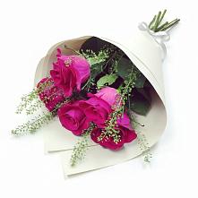 Букет цветов из:  Розы в Приозерске