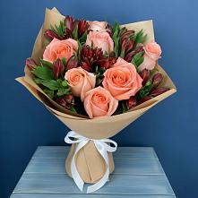 Букет цветов из:  Розы и Альстромерии в Приозерске