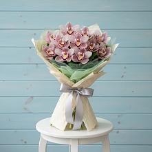 Букет цветов из:  Орхидеи и Розы в Приозерске