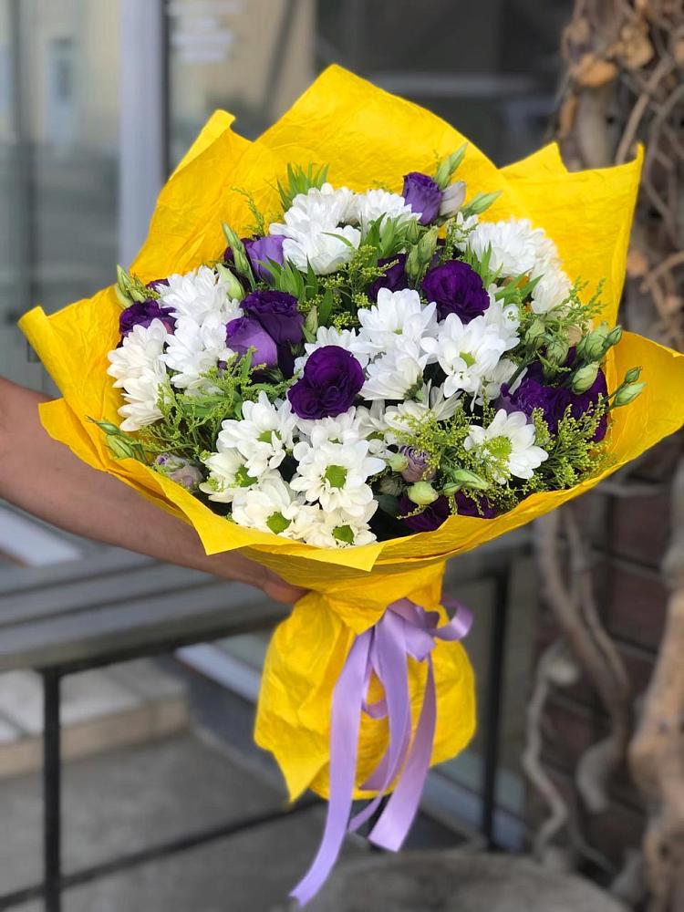 Букет цветов из: Ирисы, Хризантемы и Ромашки в Приозерске
