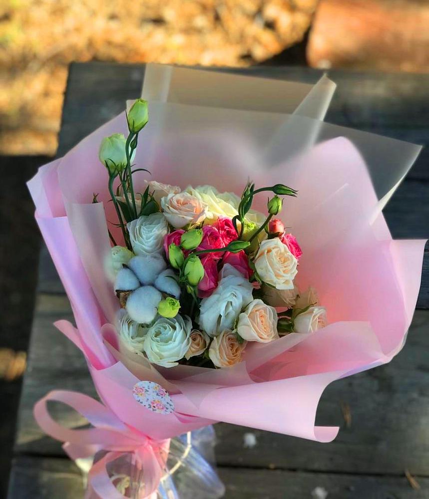 Букет цветов из: Розы и Лизиантусы в Приозерске