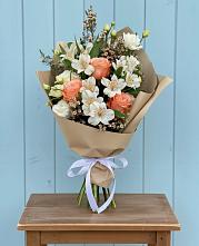 Букет цветов из:  Альстромерии, Лизиантусы, Розы и Хризантемы #REPLACE_PRED# Приозерске