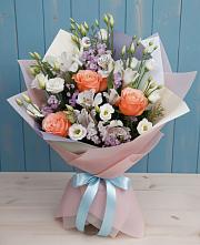 Букет цветов из:  Лизиантусы, Розы, Альстромерии и Гипсофила в Приозерске
