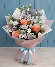 Букет цветов из:  Лизиантусы, Розы, Альстромерии и Гипсофила в Приозерске