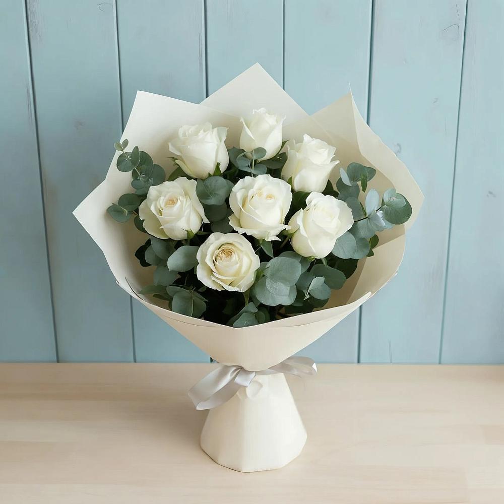 Букет Белые розы в Эвкалипте в Приозерске