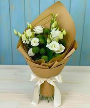 Букет цветов из:  Хризантемы и Лизиантусы в Приозерске