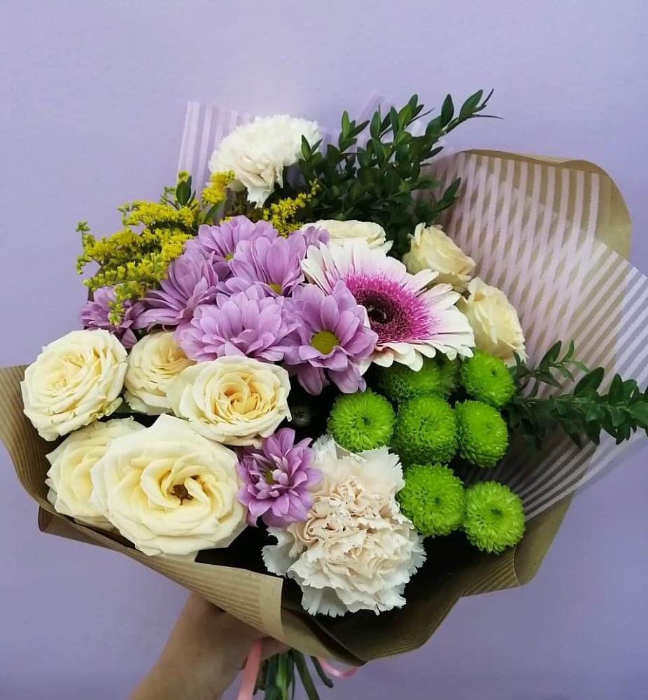 Букет цветов из: Хризантемы, Розы, Гвоздики и Герберы в Приозерске