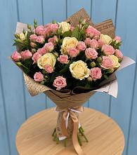 Букет цветов из:  Розы в Приозерске