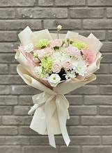 Букет цветов из:  Гвоздики, Розы, Лизиантусы и Хризантемы в Приозерске