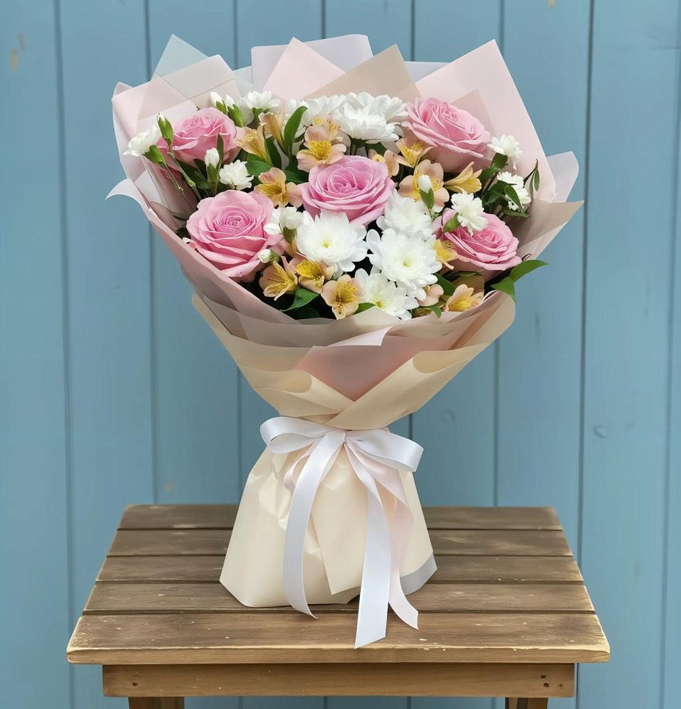 Букет цветов из: Гвоздики, Орхидеи и Розы в Приозерске