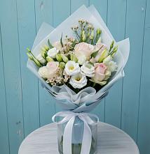 Букет цветов из:  Розы и Лизиантусы в Приозерске
