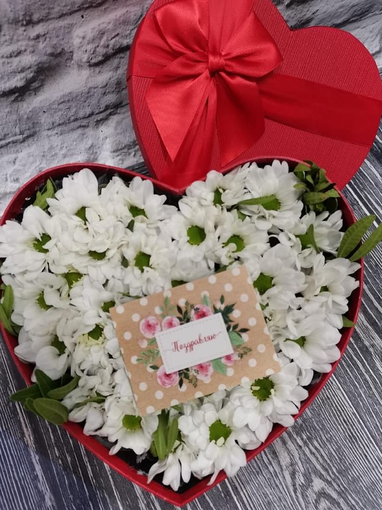 Цветочная композиция из Хризантемы в виде сердца в Приозерске