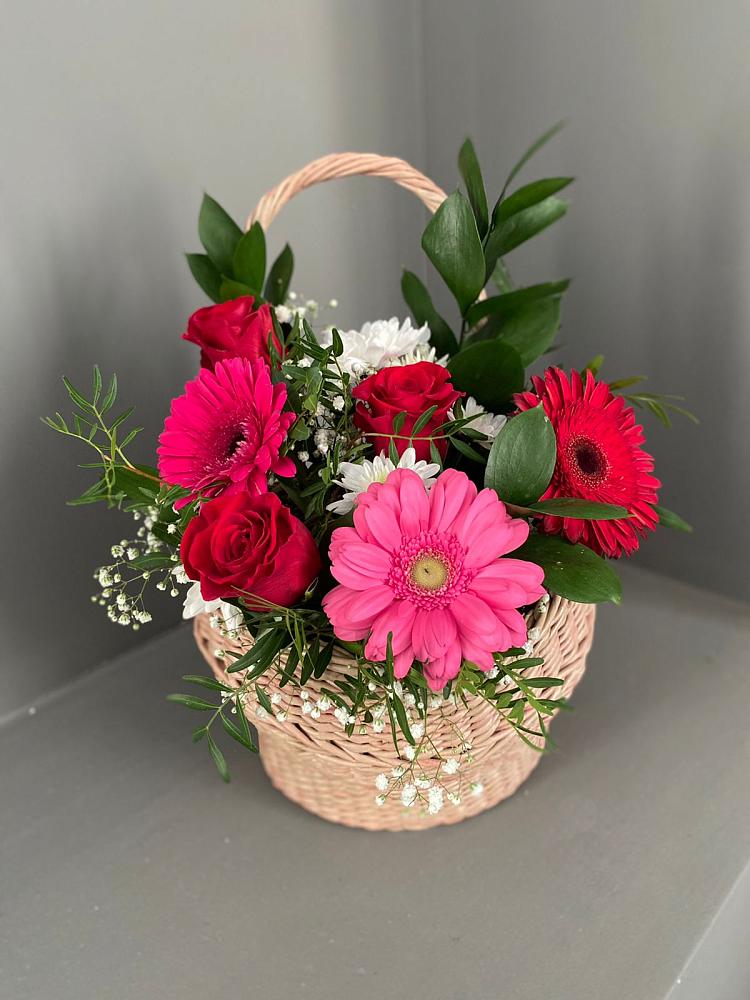Цветочная композиция из Розы, Хризантемы и Герберы в корзине в Приозерске