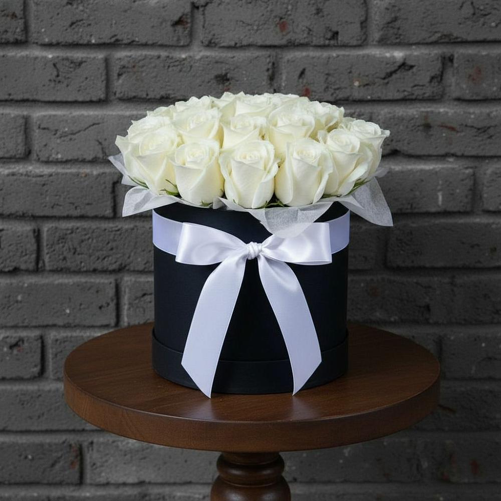 Цветочная композиция из Розы в шляпной коробке в Приозерске