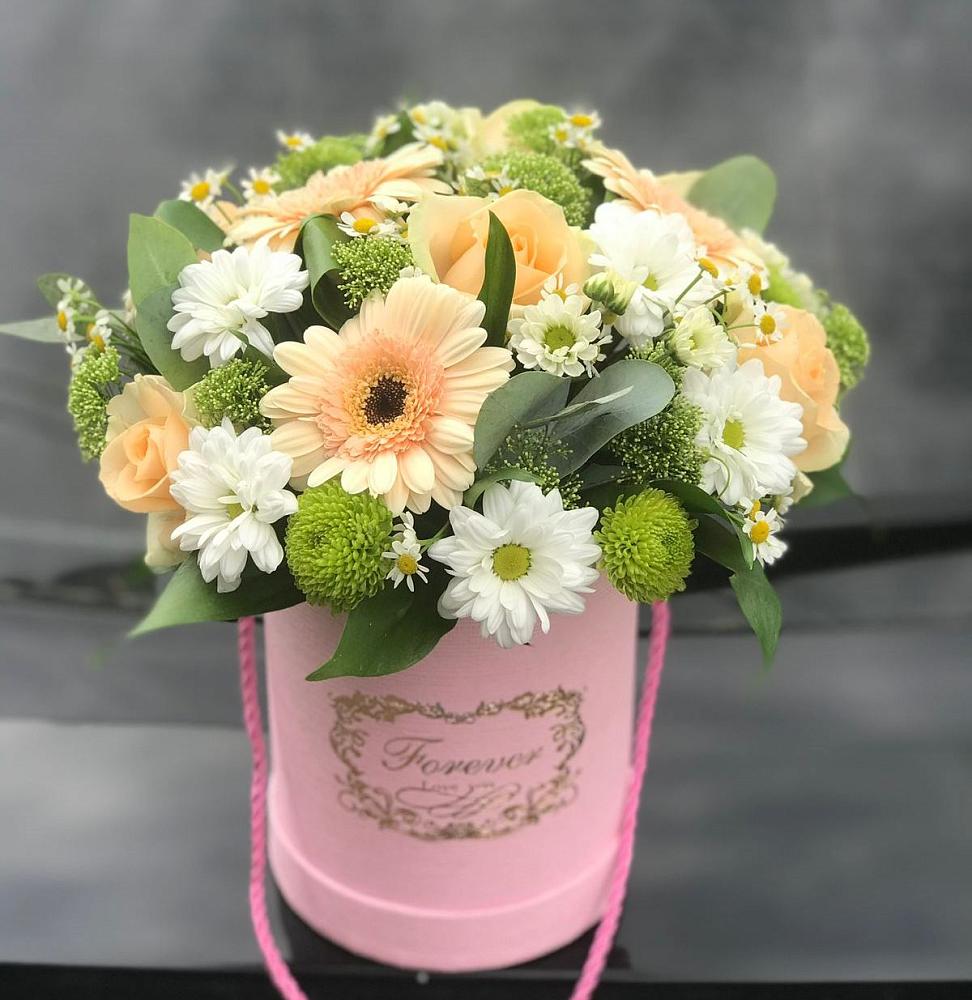 Цветочная композиция из Розы, Герберы и Хризантемы в шляпной коробке в Приозерске