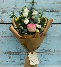 Букет цветов из:  Розы и Лизиантусы в Приозерске