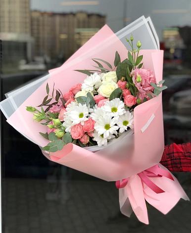 Букет цветов из: Розы, Лизиантусы и Хризантемы в Приозерске