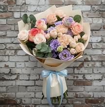 Букет цветов из:  Розы, Лизиантусы и Гвоздики в Приозерске